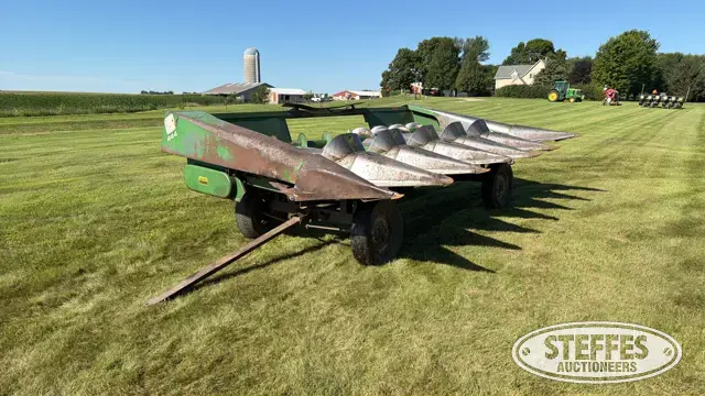 John Deere 643