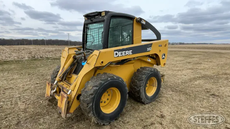 2007 Deere 332 Wheeled Skid Steer