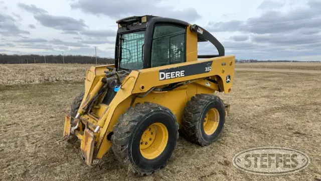 2007 Deere 332