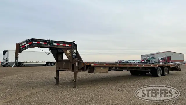 2017 PJ Trailers FD402