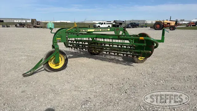 John Deere 672