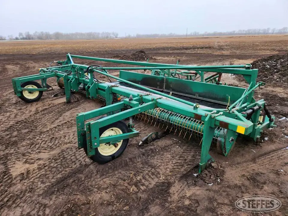 1995 Pickett One-Step 1222-1-A Edible Bean Windrower