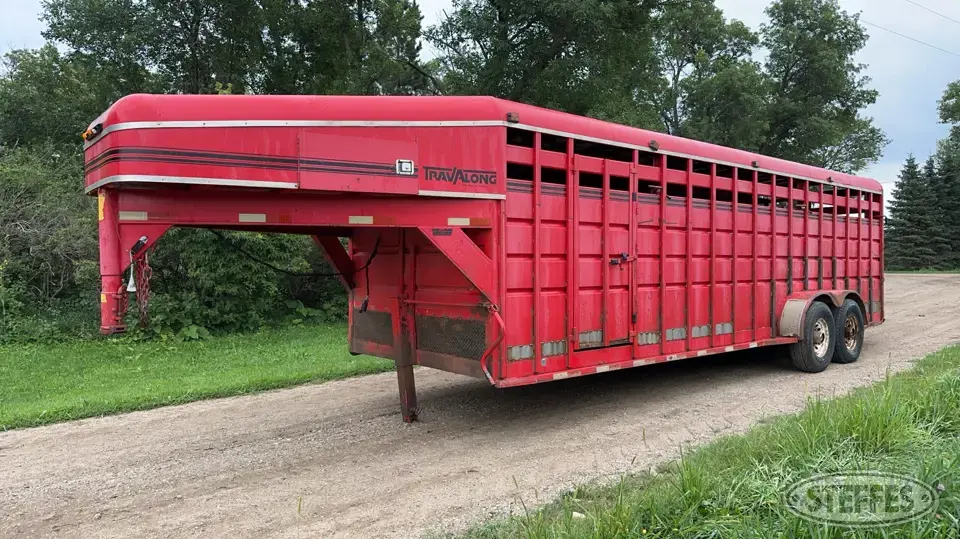 1998 Travalong Inc. Gooseneck Livestock Trailer