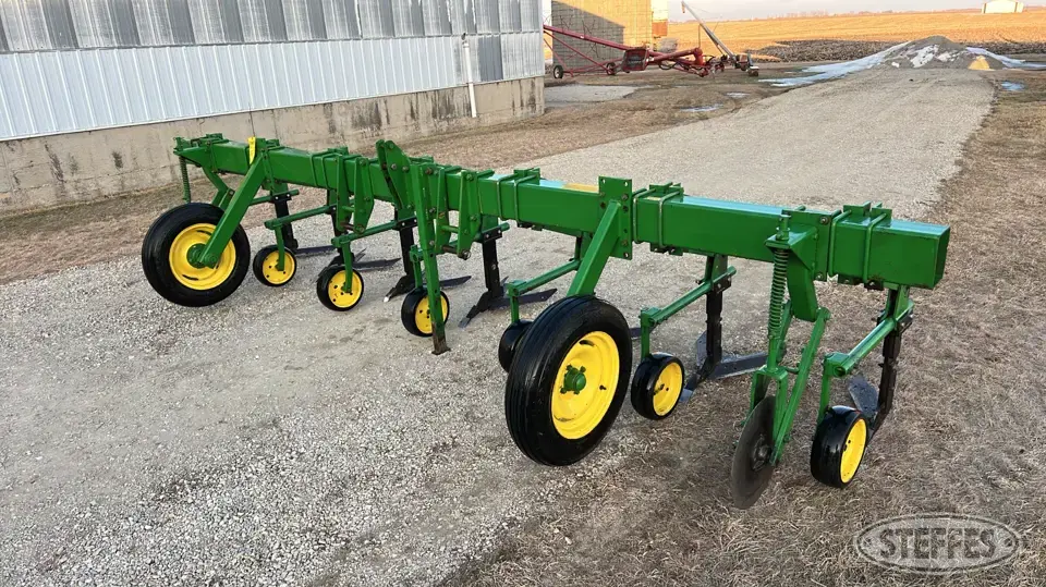John Deere row crop cultivator