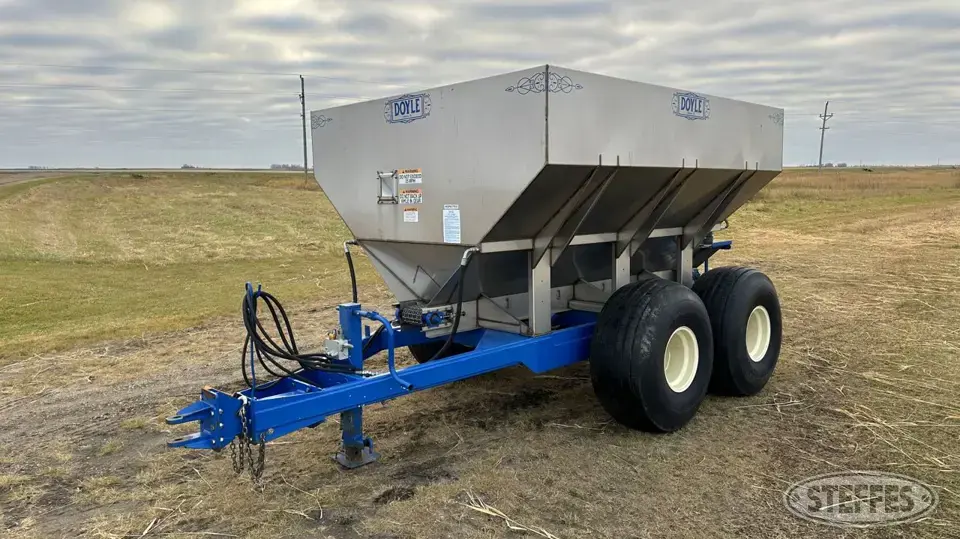 Doyle Pull-Type Dry Spreader