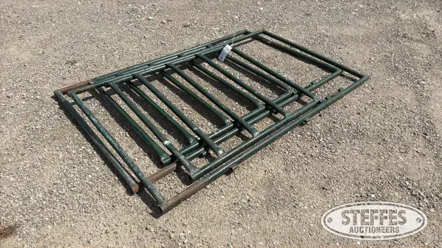 (2) Livestock panels w/gates