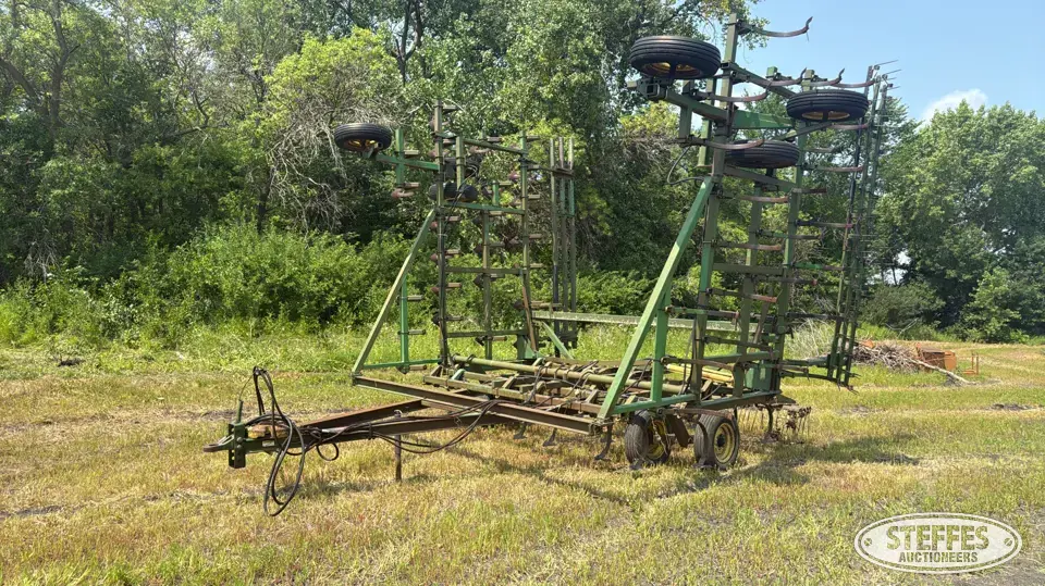 John Deere 1010 Field Cultivator