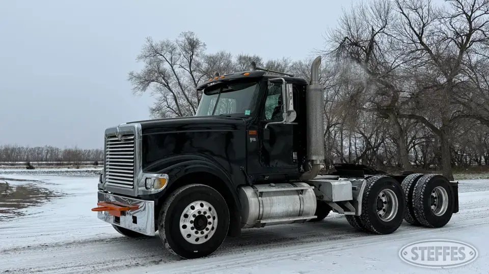 2006 International 9900i Conventional Truck without Sleeper