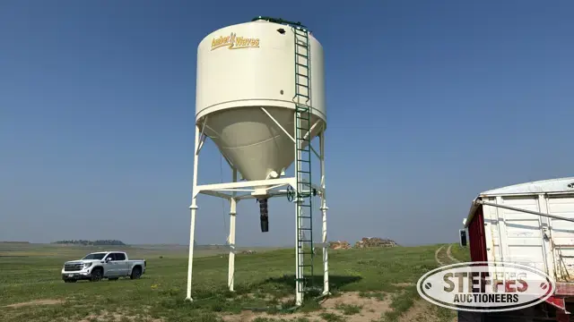 Amber Waves overhead cake bin