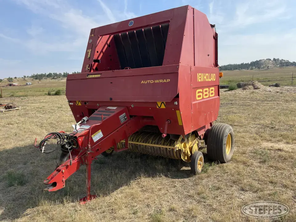 New Holland 688 Round Baler