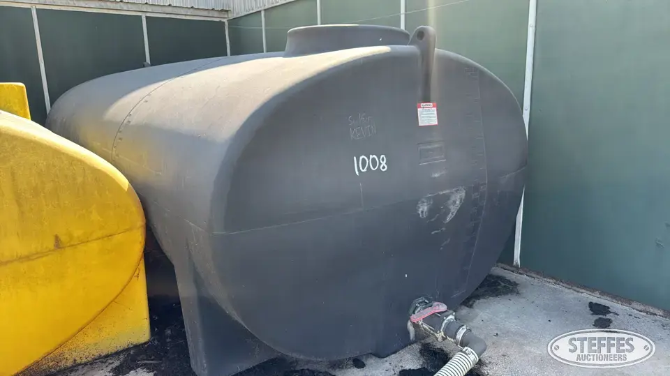 3,500 gal. horizontal poly tank