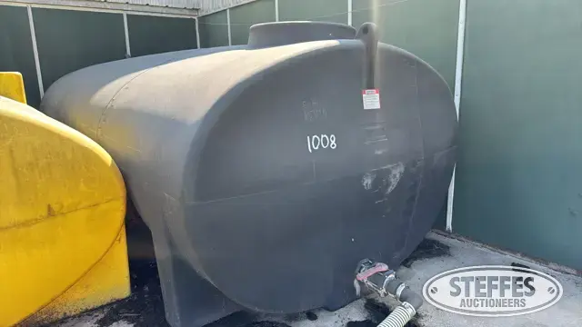3,500 gal. horizontal poly tank