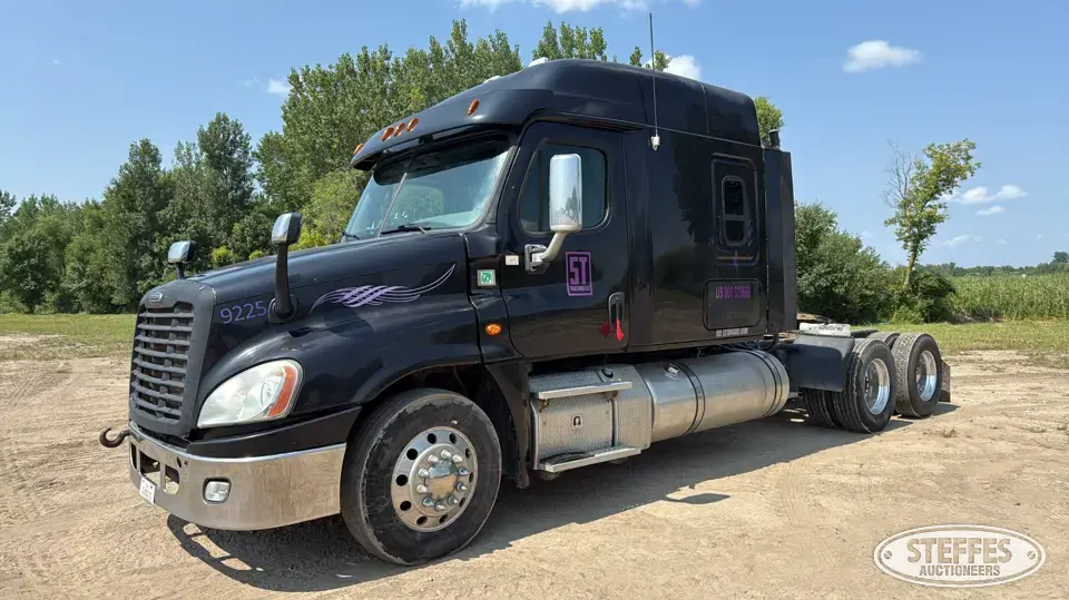 2013 Freightliner Cascadia 125 Conventional Truck with Sleeper