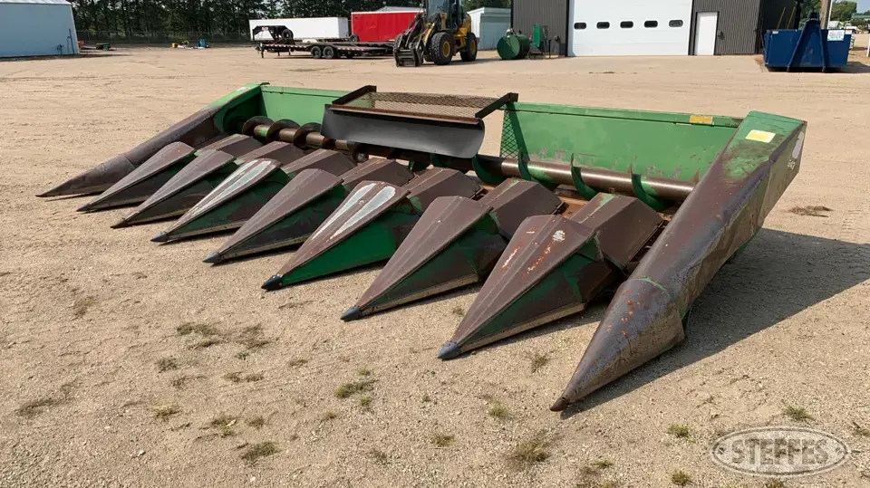 John Deere 843 Corn Head