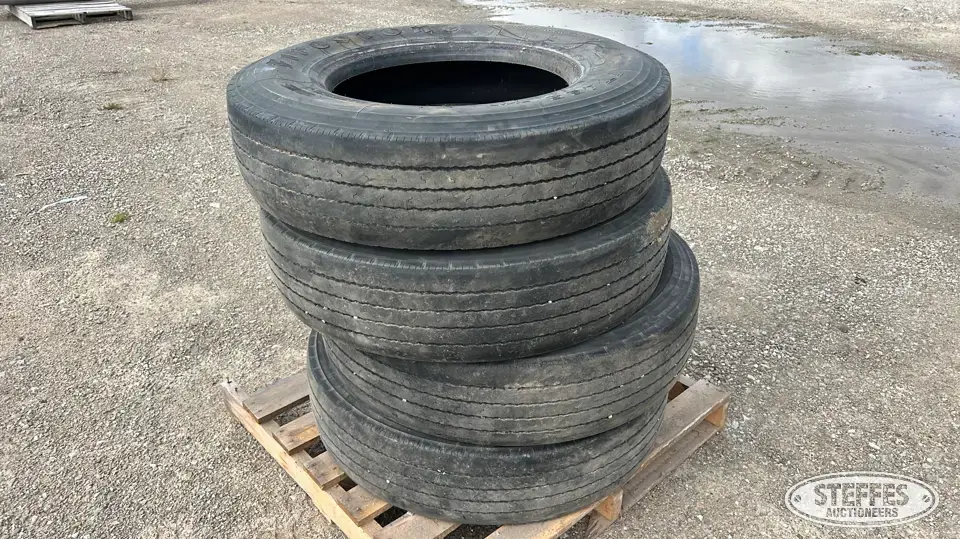 (4) Firestone 295/75R22.5 tires Truck Tire