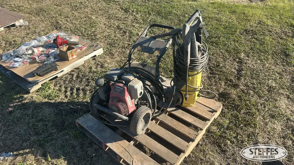 (2) Electric pressure washers Shop Equipment-Other