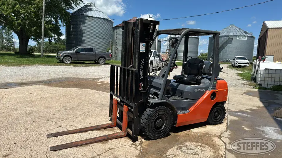 Toyota 8FGU25 Warehouse Forklift