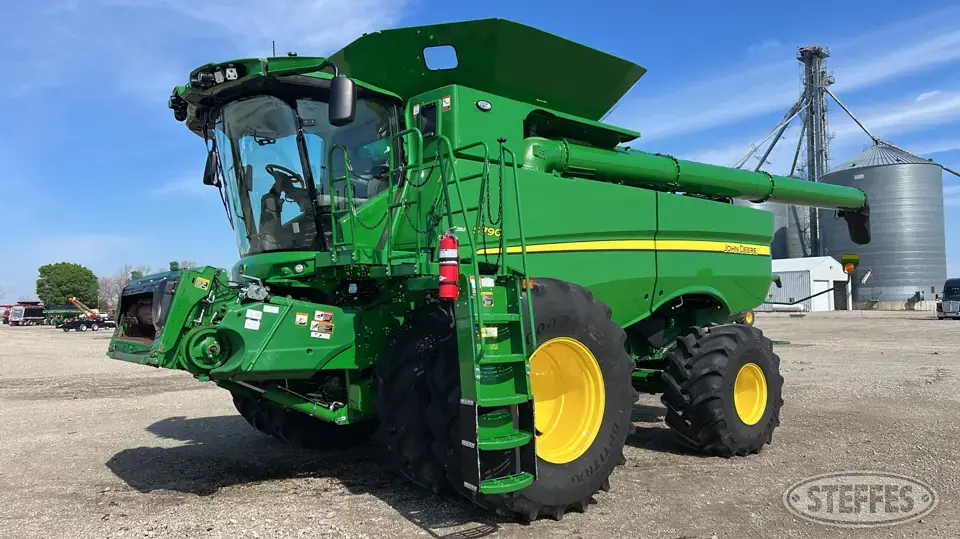 2023 John Deere S790 Combine
