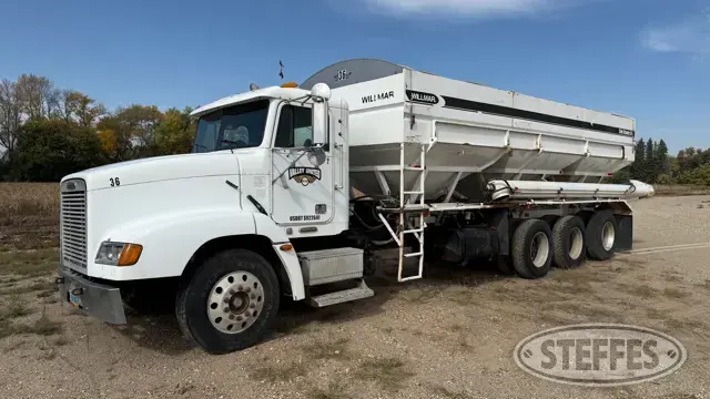 2000 Freightliner FLD112
