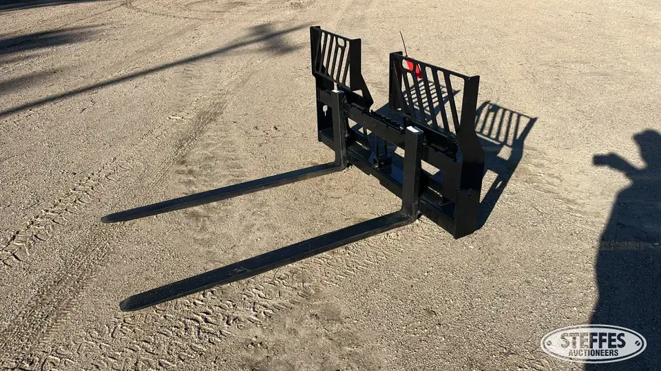 Walk-through skid steer pallet forks Skid Steer Fork
