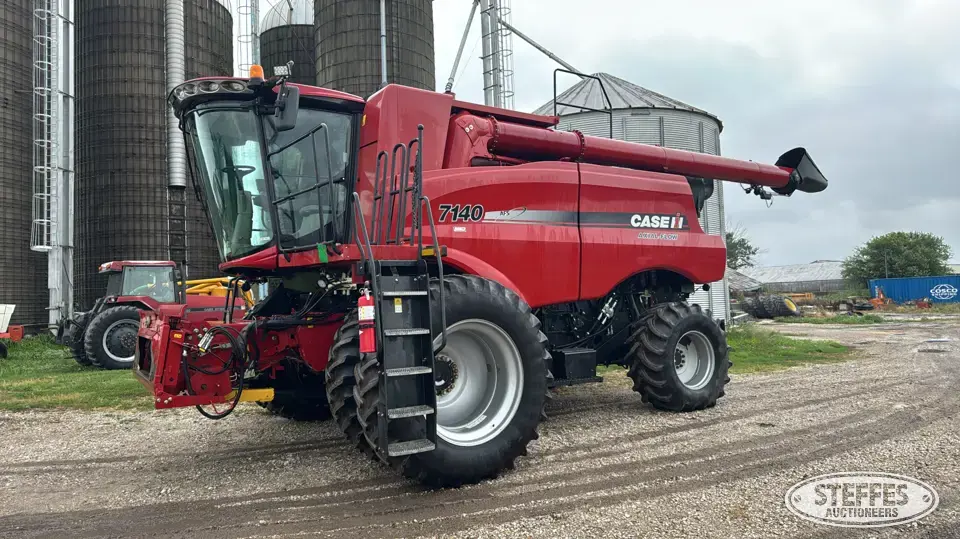 2016 Case IH 7140 Combine