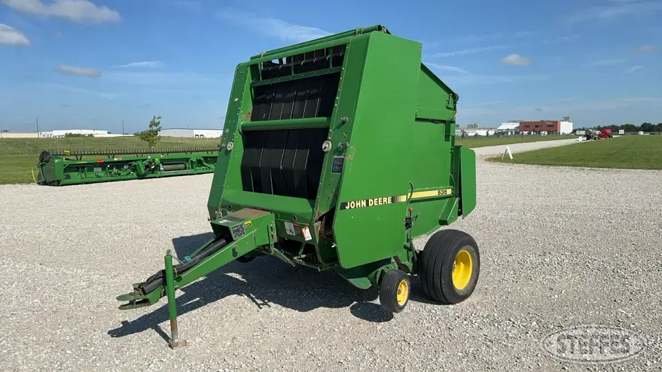John Deere 535 Round Baler
