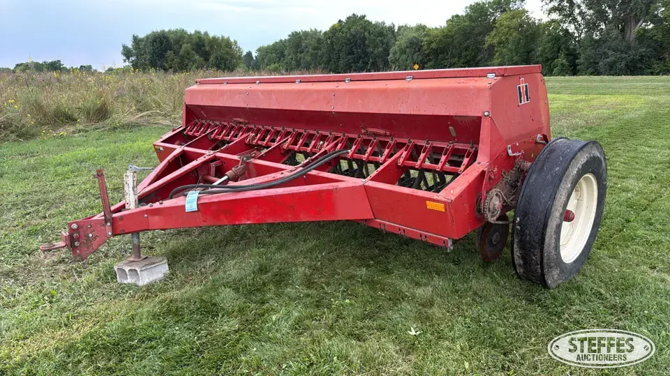 International 5100 Press Drill