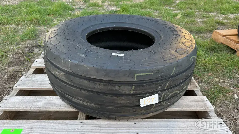 Carlisle 12.5L-15 tire Tractor-Implement Tire