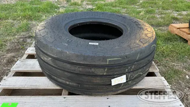 Carlisle 12.5L-15 tire
