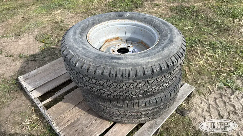 (2) Goodyear Wrangler 265/70R17 tires Passenger-Light Truck Tire