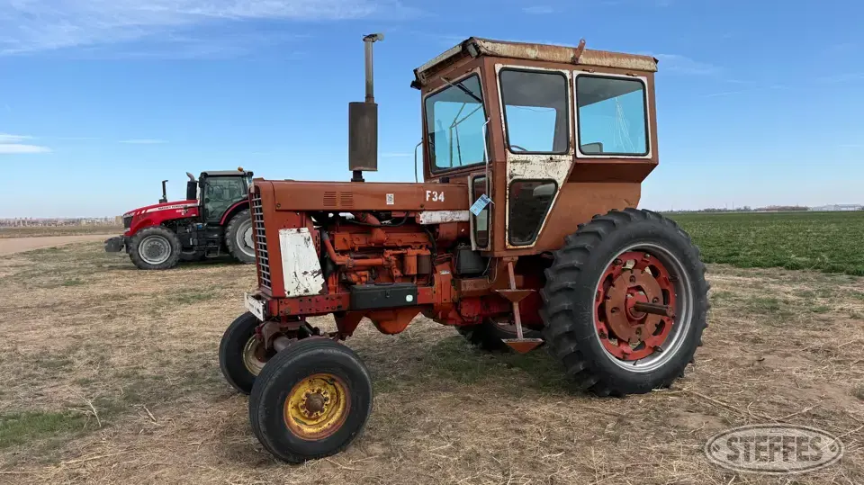 1969 Farmall 856 2WD Tractor