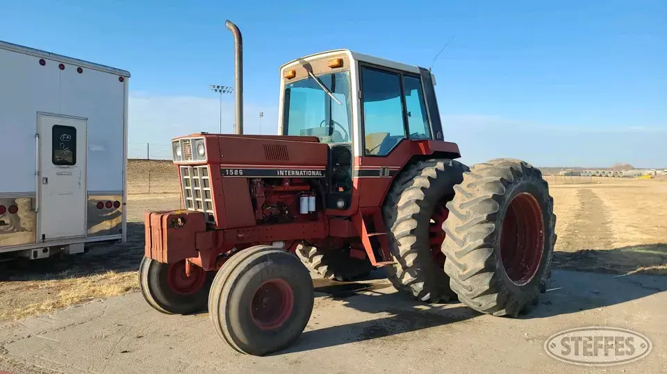1981 International 1586 2WD Tractor