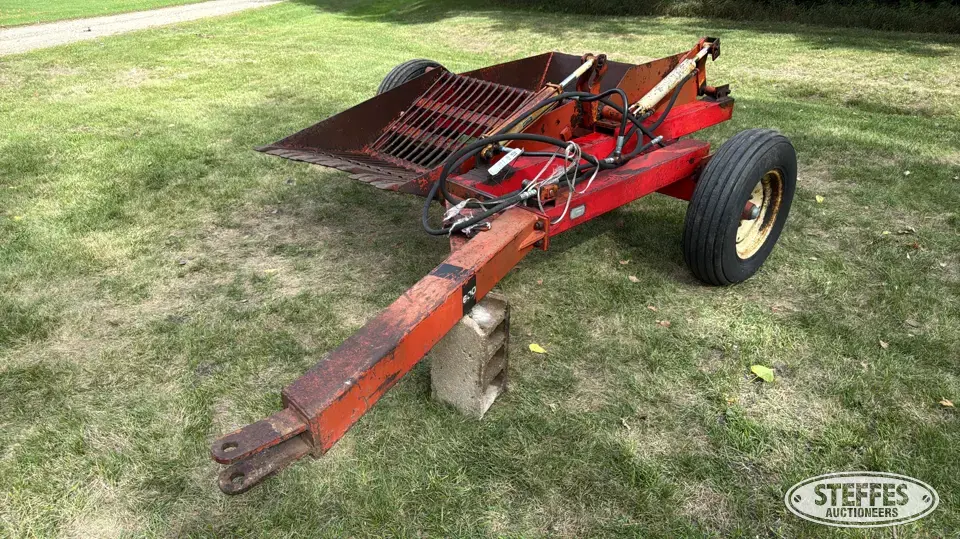Melroe 600 Rock Picker