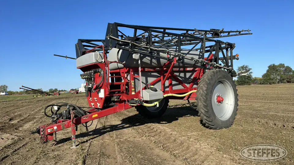 2004 Redball 670 Pull-Type Sprayer