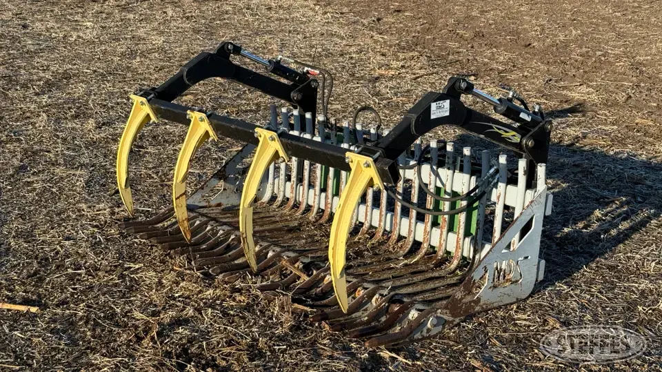 MDS rock grapple Tractor Loaders and Attachment