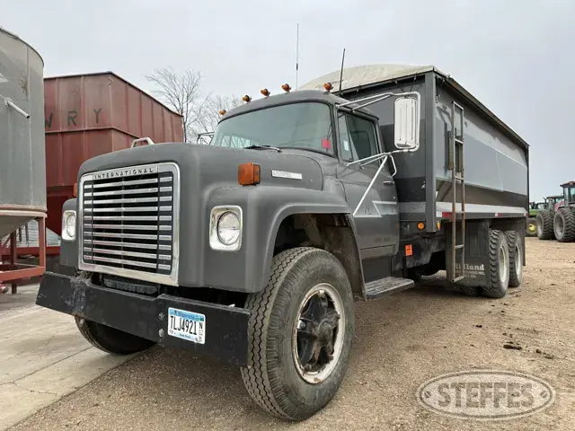 1975 International Loadstar 1800
