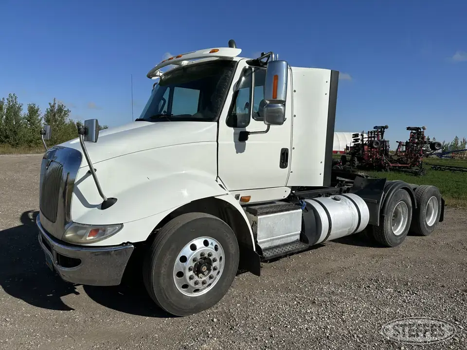 2015 International 8600 Conventional Truck without Sleeper