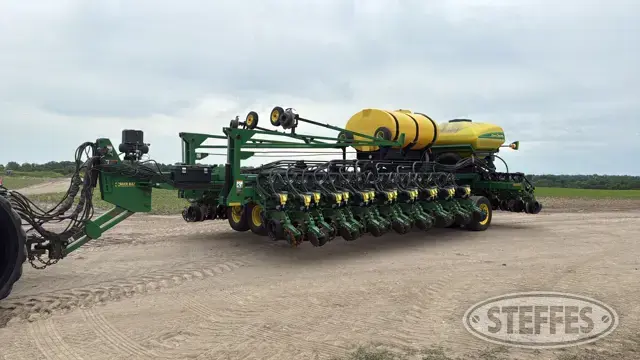 2006 John Deere DB60