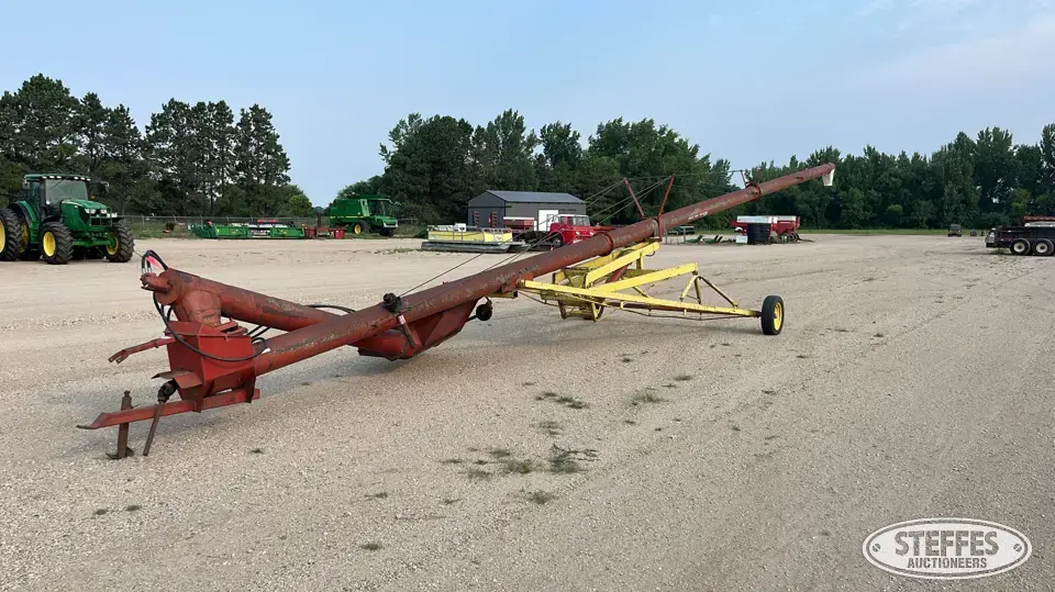 Farm King auger Swing Hopper Auger