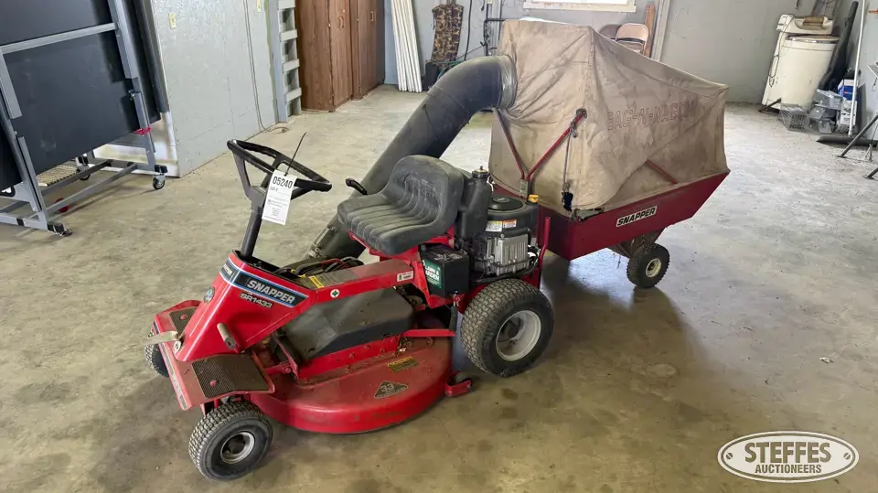 Snapper SR1433 Lawn Tractor