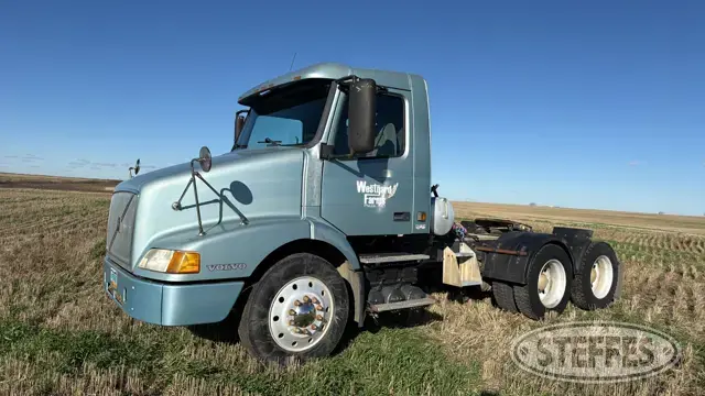 2000 Volvo VNM64T