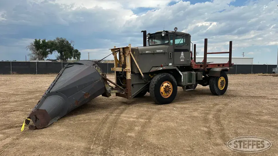 1988 Oshkosh WT-2206 Plow-Spreader Truck