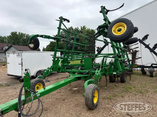 John Deere 2410