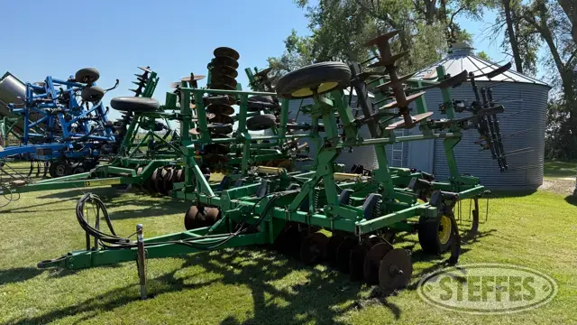 John Deere 712