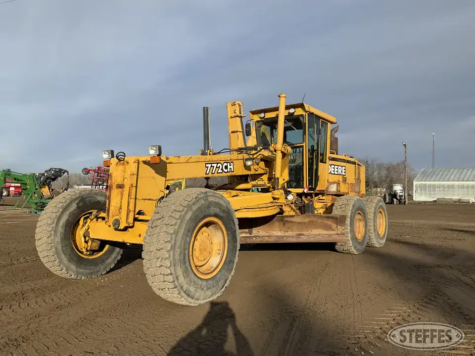 2001 Deere 772CH Motor Grader