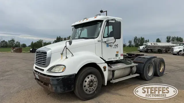 2005 Freightliner Columbia 120