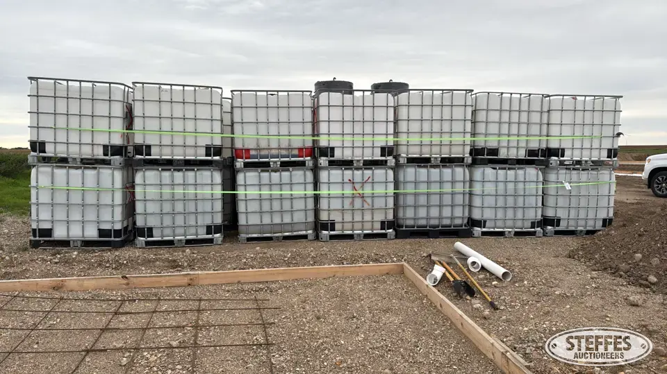 (7) Fertilizer totes Chem-Fert Accessories-Other