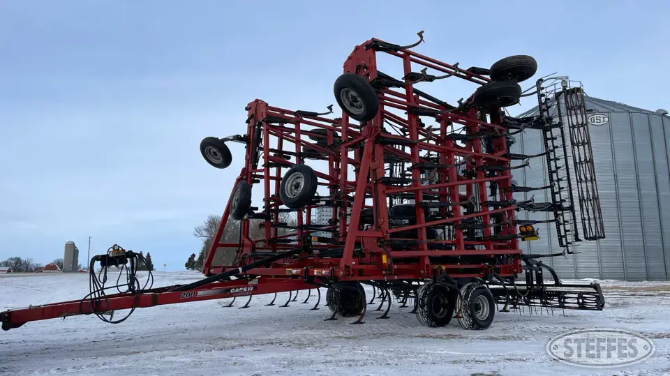 Case IH Tiger-Mate 200 Field Cultivator