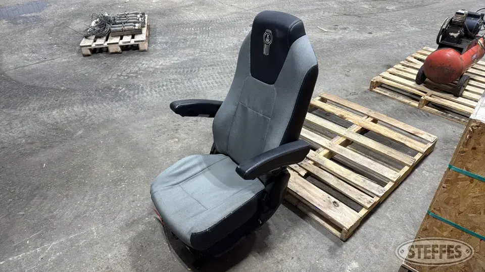 Kenworth factory driver seat Truck-Trailer Part