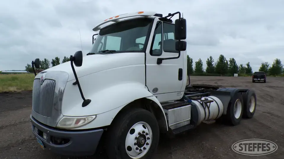 2016 International 8600 Conventional Truck without Sleeper